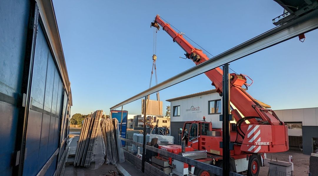 Baustelle vor dem stone tech GmbH & Co. KG Gebäude